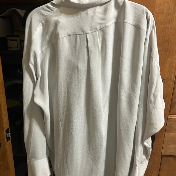 NWOT Everlane 100% Silk Buttondown Shirt - Picture 2 of 7
